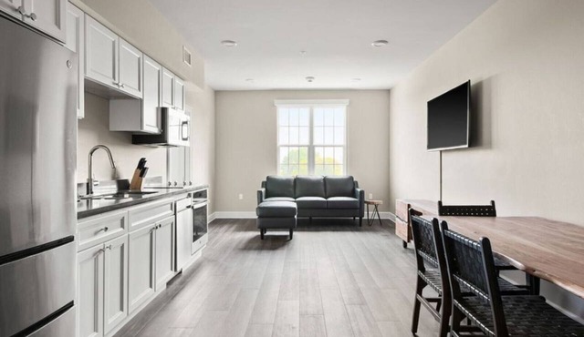 Spacious 2BR Suite Near Bourbon Street Excitement