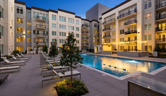 Spacious 3 Bed/2.5 Bath Apartment in the Galleria