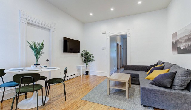 Spacious 3 bedrooms in DT Montreal*