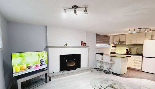Spacious 3BR Lower Suite in Mississauga w/ Parking