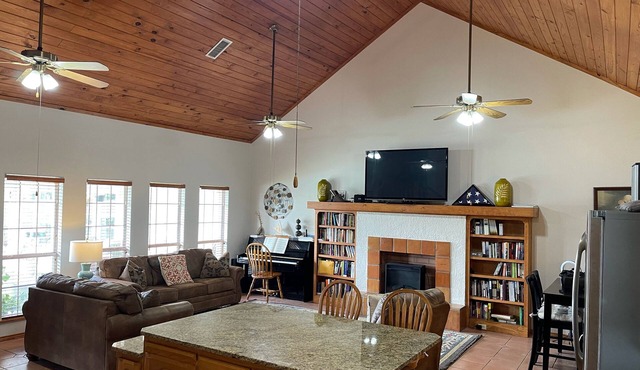 Spacious 3BR Stay Shared Pool - Perfect for families.
