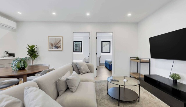 Spacious 3BR w/Large Terrace | Free Parking | Griffintown