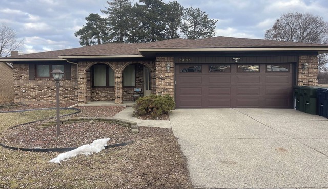 Spacious 4 bedroom 7 beds house with AC, WiFi in welcoming Sterling Heights