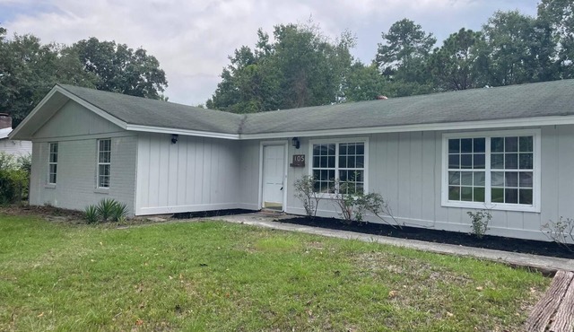 Spacious 4 Bedroom Retreat Near Lake & Charleston in Moncks Corner