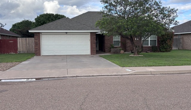 Spacious 4-bedroom house with WiFi, AC in welcoming Clovis