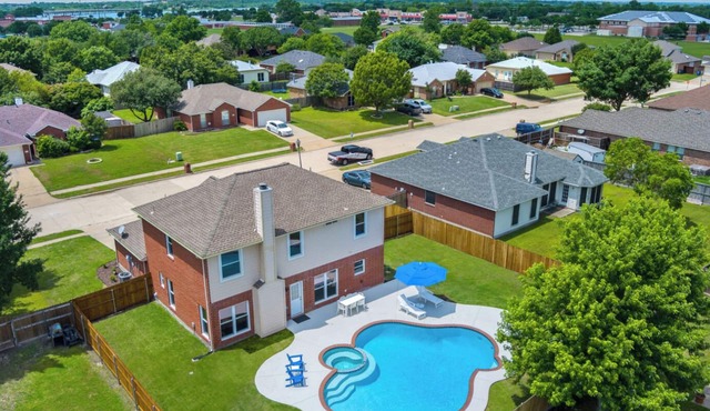 Spacious 4 Bedroom with Private Pool