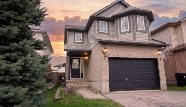 Spacious 4BR Family Home | Williamsburg Hub