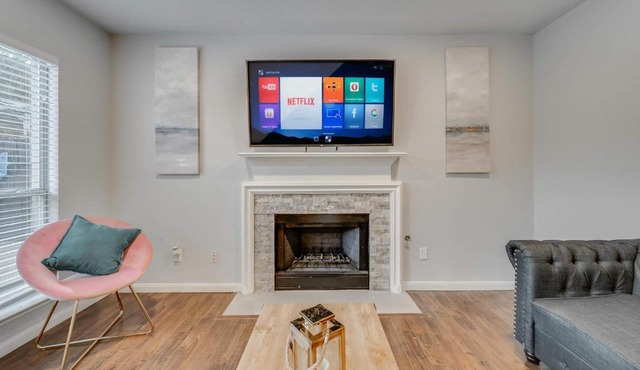 Spacious 5BR 2 B Home with Pool