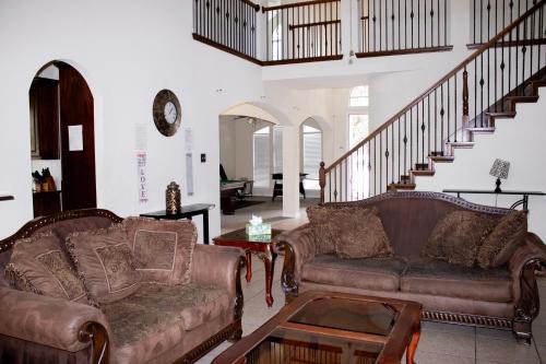 Spacious 6BR Home Sleeps 12 with Game Room near PGA Frisco and Universal Kids