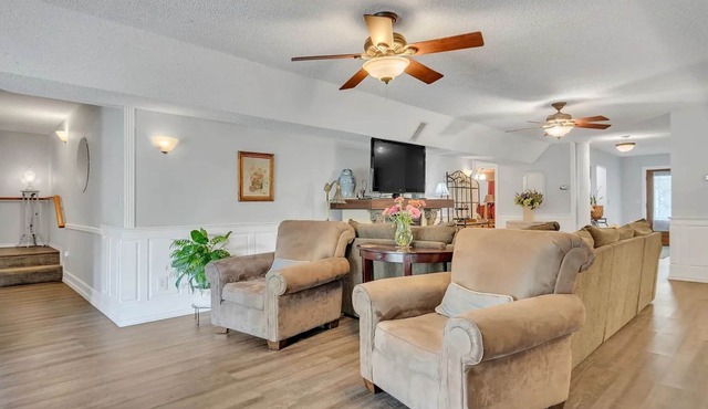 Spacious 9-bedroom house in charming Canton with AC, WiFi