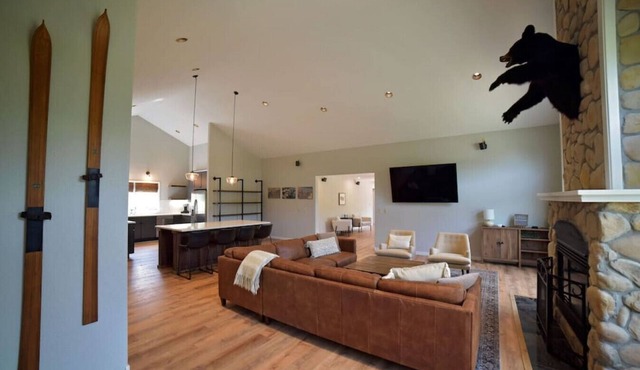 Spacious and Scenic Mountain Home