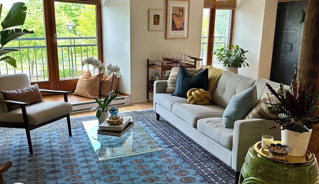 Spacious Apartment in the Heart of Old Port | River Views & Historic Charm
