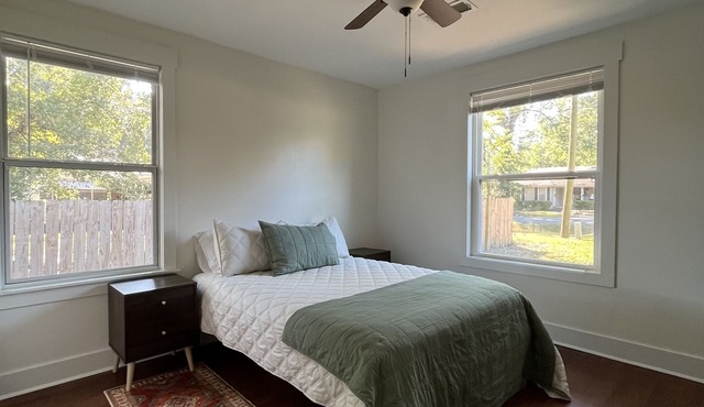 Spacious Bohemian Bungalow. Pet-friendly & centrally-located w/play nook!