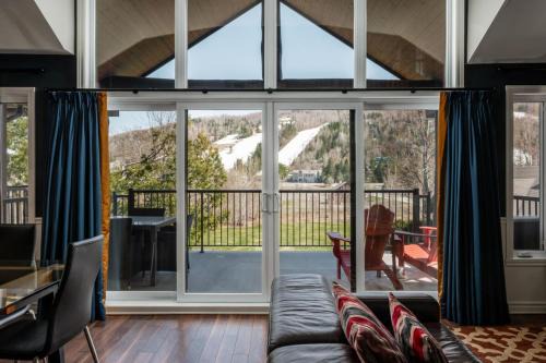 Spacious 3 bedroom condo Ski-in Ski-out St Sau