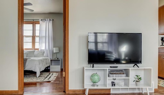 Spacious Duplex Close to Downtown