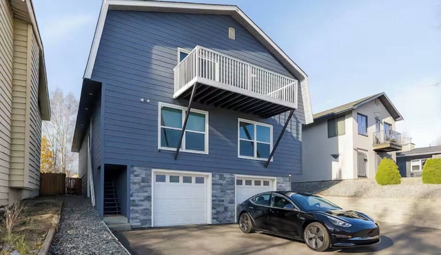 Spacious Home Hot Tub Sleeps 24 Near Airport