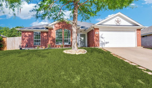 Spacious Home in Crowley with above ground POOL!