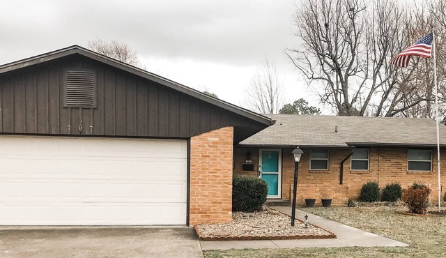 Spacious House in the Heart of NW AR w/Office and Game Room