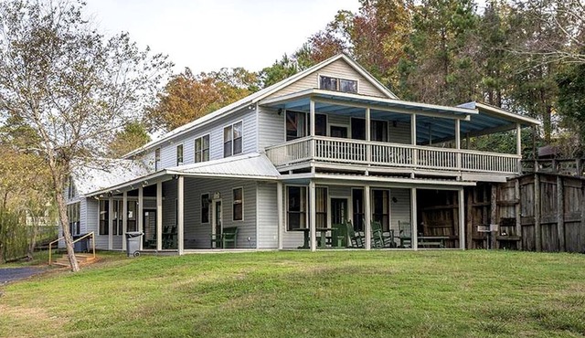 Spacious Lakeview Triplex Cabin with Water Park Access Near Zwolle, Louisiana