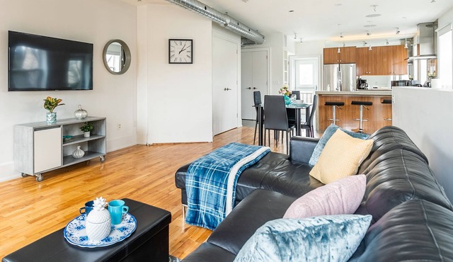 Spacious Loft, Leslieville Neighbourhood—Sleeps 5
