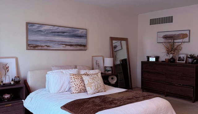 Spacious Loft-Style Retreat | Private Room in Townhouse!