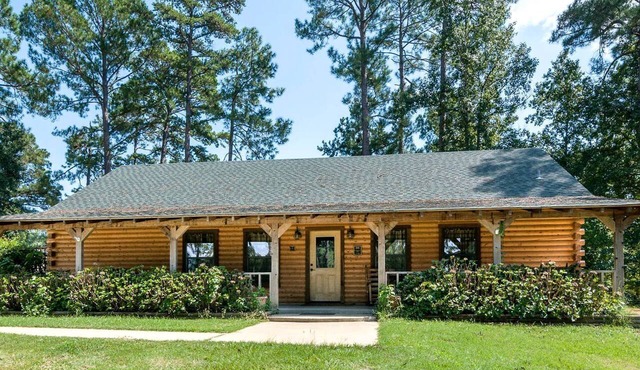 Spacious Log Cabin Rental for Family Vacations in Texas