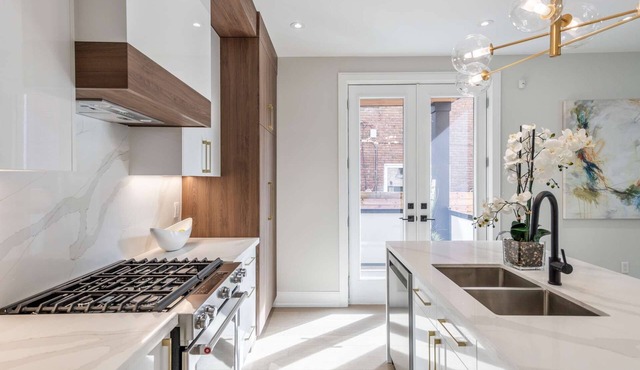 Spacious Luxury 3BR · Prime Queen West