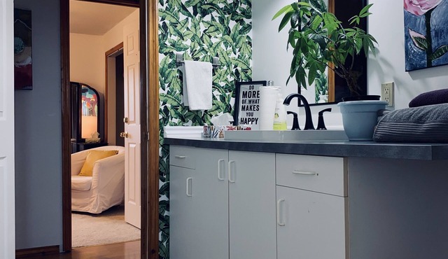 Spacious “Montreal Style” Apartment. Sleeps 5.