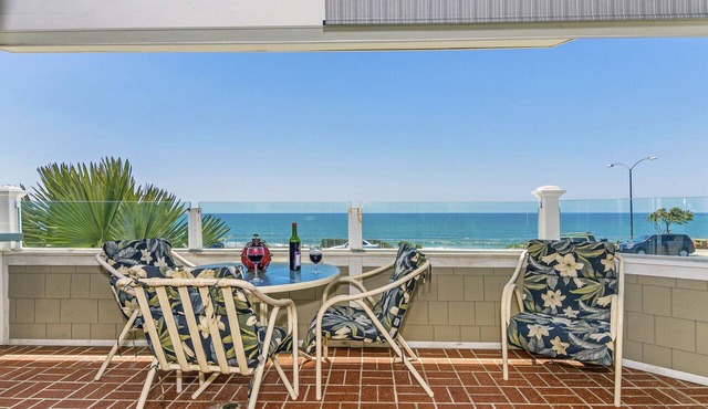 Spacious Ocean Front Condominium – Spectacular Ocean Views!