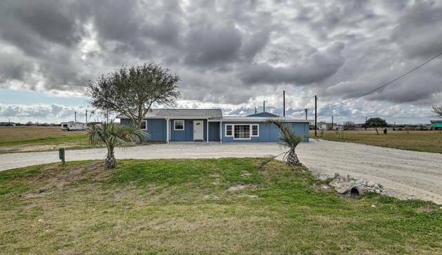 Spacious Palacios Home Near Fishing and Birding!