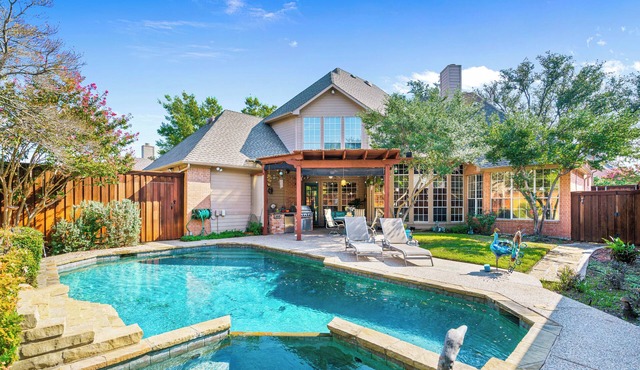 Spacious Pet-Friendly Home Relaxing Backyard Oasis with Pool and SPA