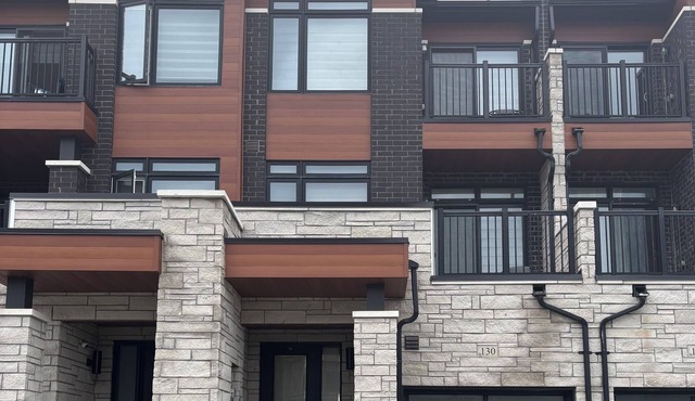 Spacious Townhouse in Brampton 2 minutes from restaurants and amenities