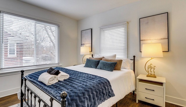 Spacious & Updated Group Getaway in Detroit!