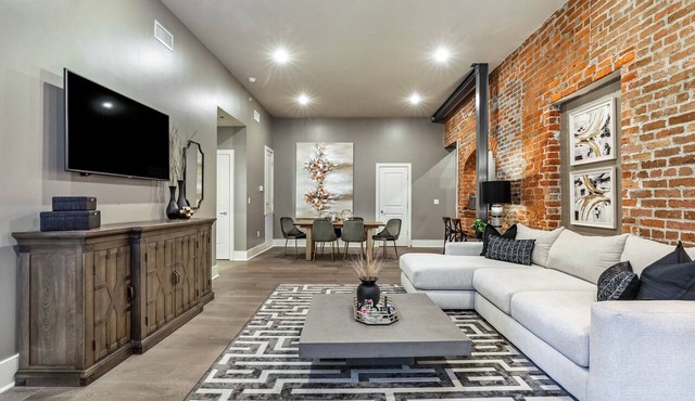 🥂Spacious Warehouse District Condo with Balcony 🥂 | The French 75
