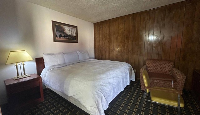 Stay in a Relaxed, Inviting Room Within Walking Distance of Sylvester’s Cafe