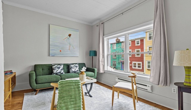 Stay on Bond 2BR Queen Deck Vws