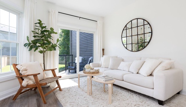 Steps to Downtown, the Falls & Muskoka River