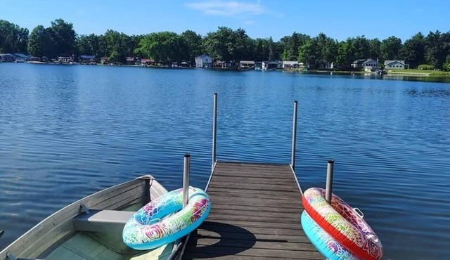 'Still Waters' Lakefront 3-bedroom cottage in Harrison, Michigan