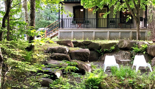 Streamside Retreat on Petit Train du Nord at km 39 - Cedar Creek Cottage