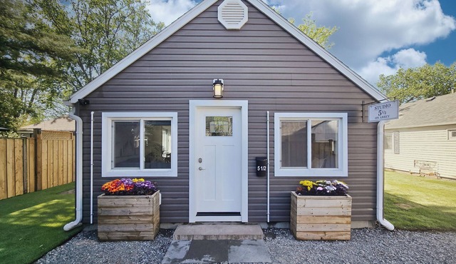 Studio 5 |Explore Niagara from Newly Rebuilt Private Cottage in Port Dalhousie
