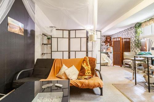 Studio Apartment in Casa, semi-bsmt