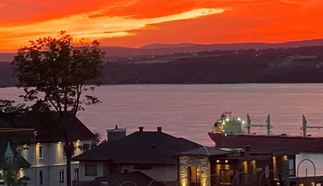 Studio vue sur le Fleuve et près de l`autoroute 20