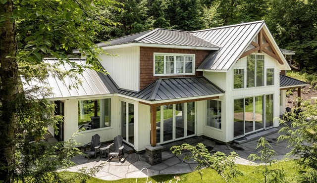 Stunning 5 bed 3 bath cottage on Lake Rosseau with beautiful beach!