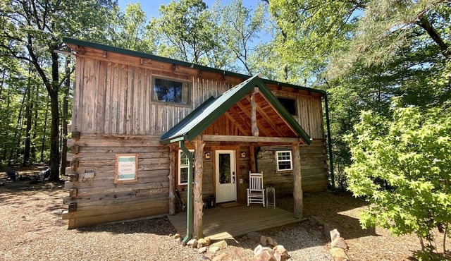 Stunning Group Cabin with Beautiful Surroundings and Hiking Trails in Arkansas