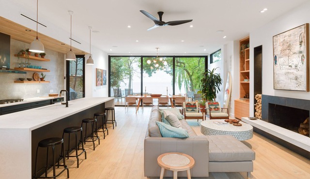 Stunning Modern Waterfront home, 10 minutes from Downtown Toronto.