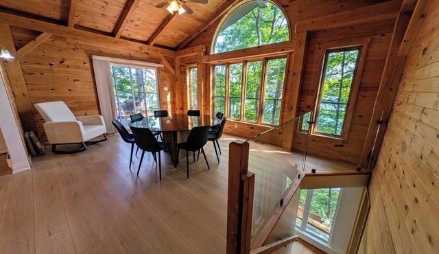 Stunning, spacious and serene lakefront cottage!