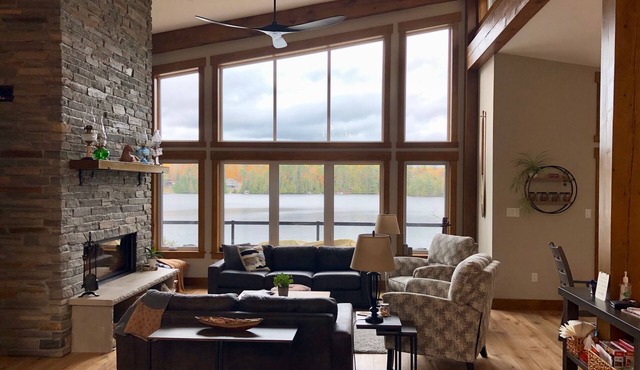 Stunning timberframe lakehouse with gourmet kitchen