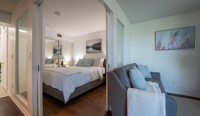 Stylish 1 BR 1 BATH Apartment in Downtown Toronto