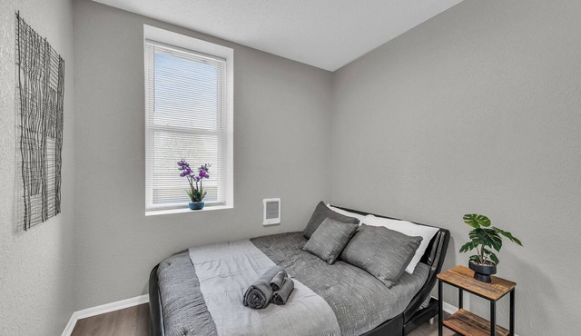 Stylish 1BR Historic Charm Meets Prime Convenience