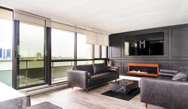 Stylish 2 BRM Executive Suite on the Water with exquisite views